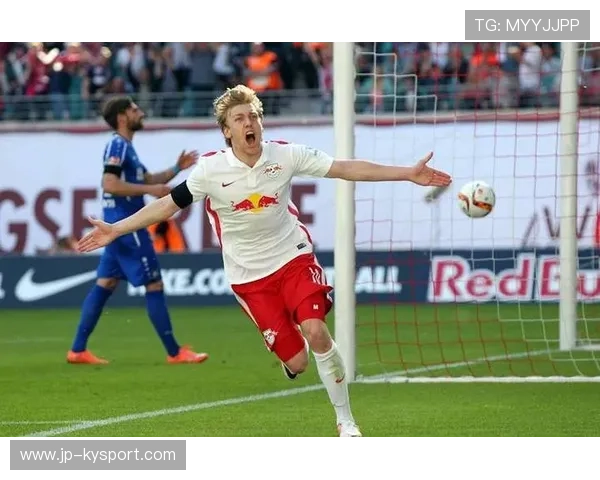 德甲莱比锡传导精准，终场前连入关键球